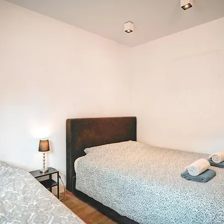 Light House Lodge. In Center Of Antwerpen